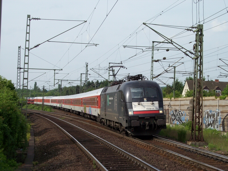 Taurus vor Autoreisezug